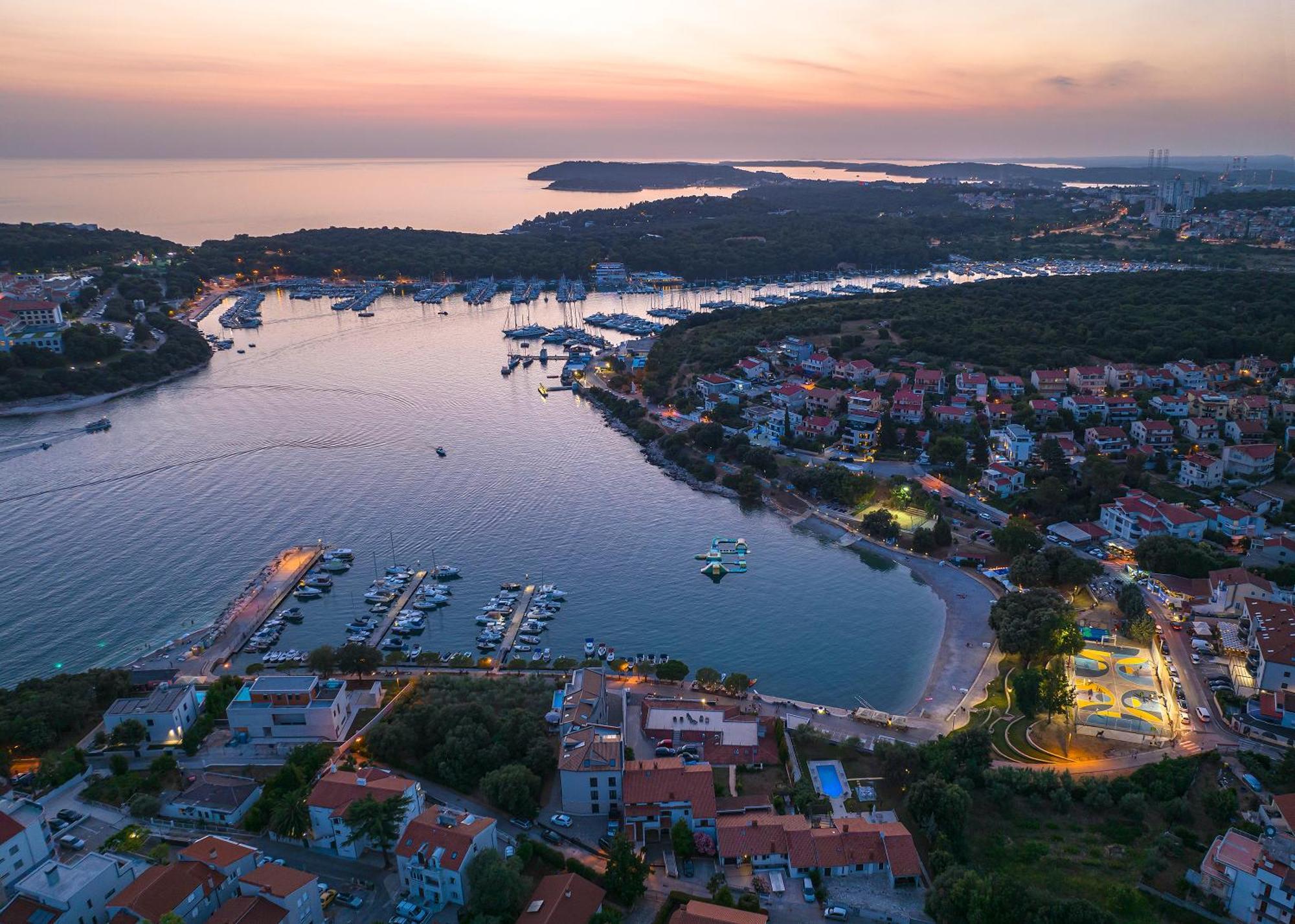 Apartment Klara Pjescana Uvala Dış mekan fotoğraf